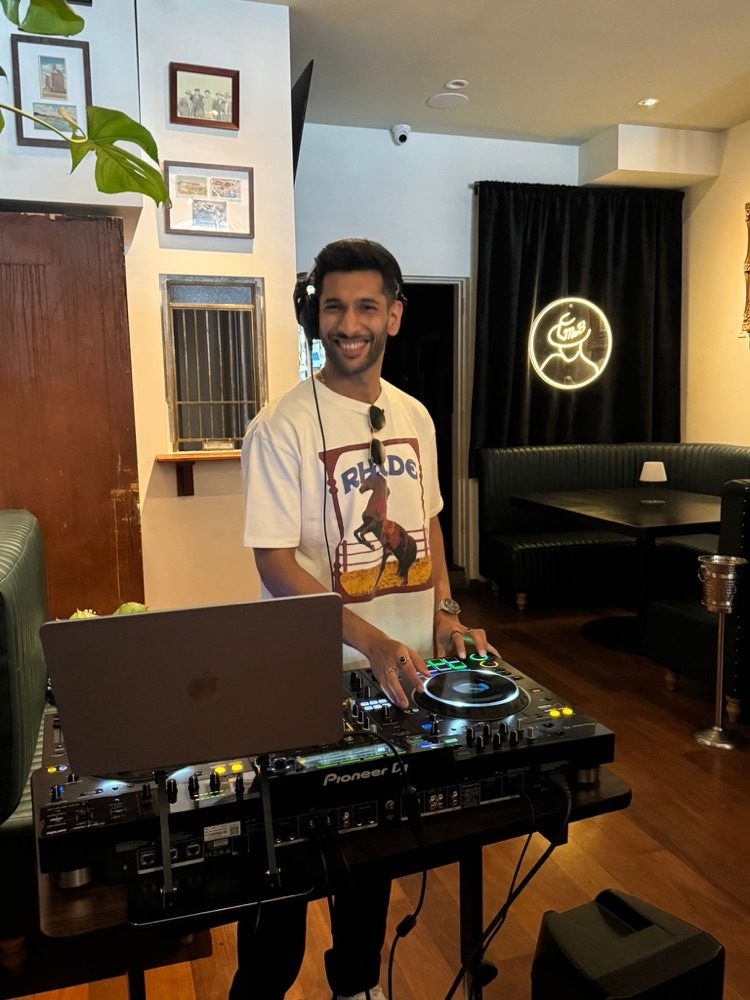 Raz DJ-ing